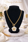Colier - Pendant fleur blanche et doré