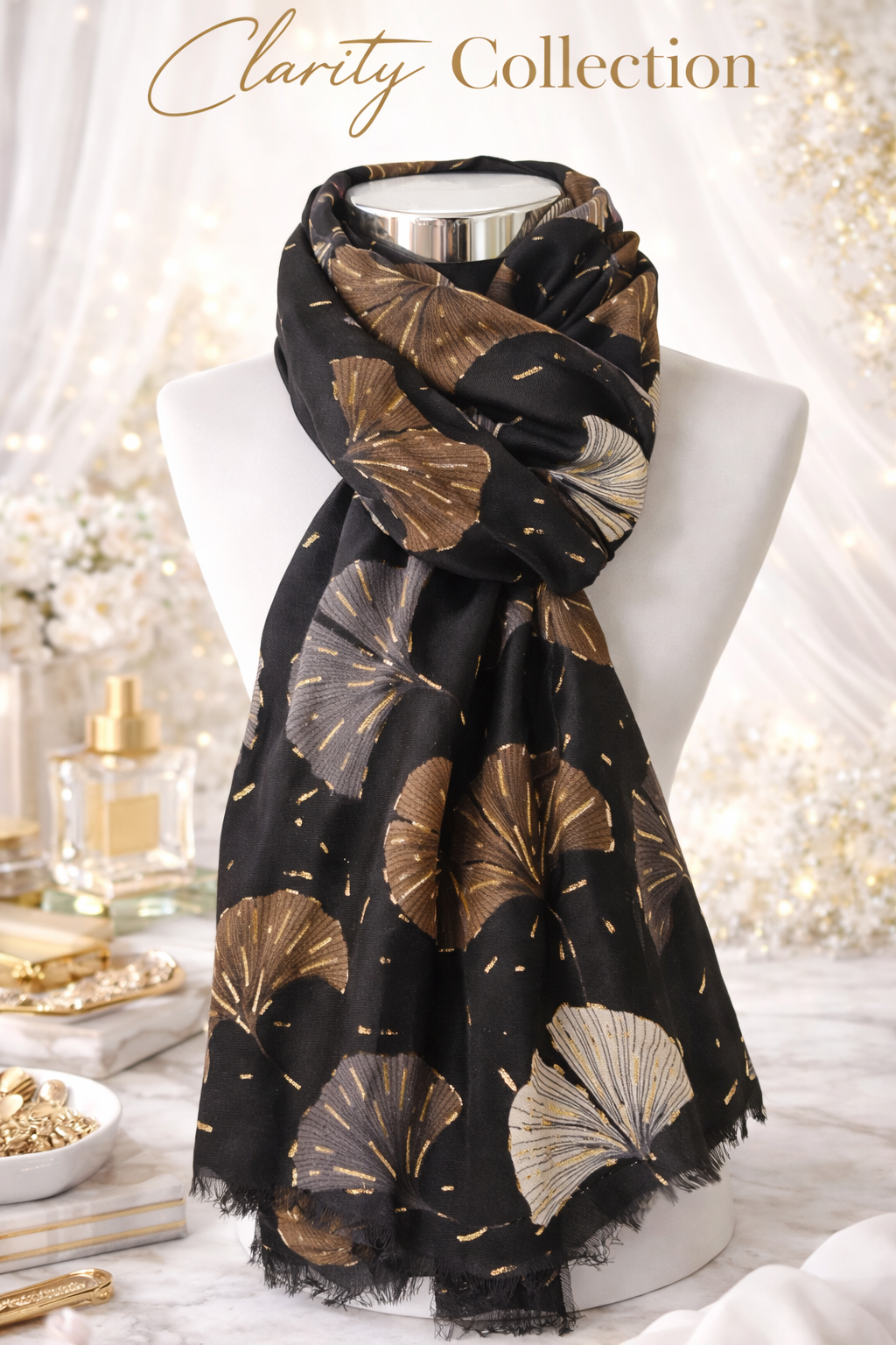 Sjaal met plantenmotief en goudkleurige accenten